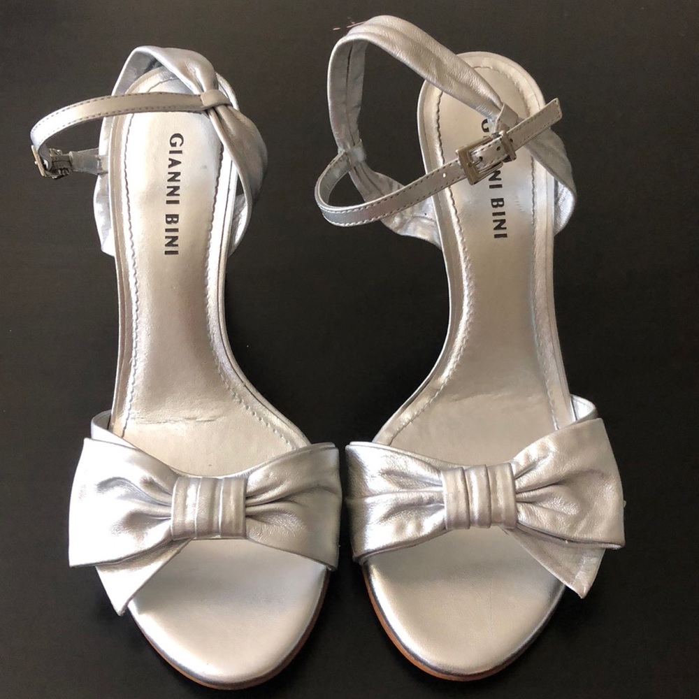 Gianni Bini Silver Slipper Heels